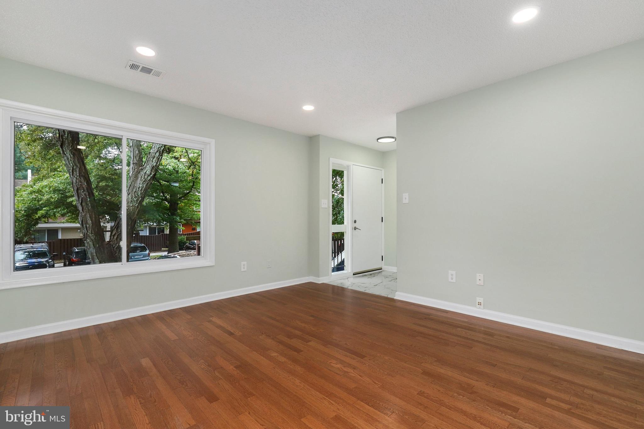 2409 Southgate Square Reston, VA 20191 - Photo 10 of 40