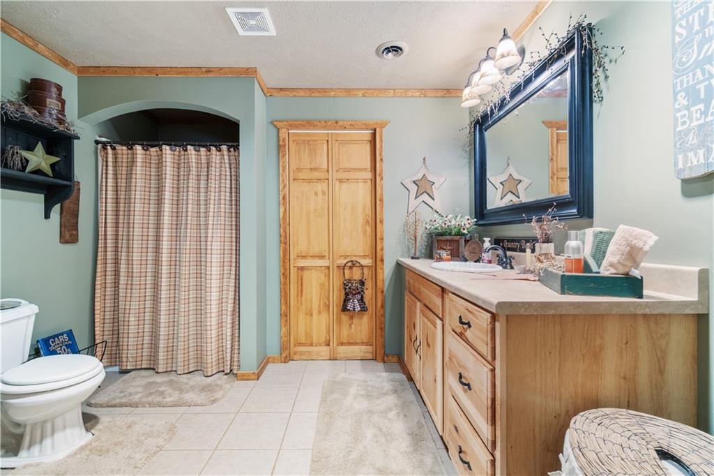 135 A Mowry Road Monaca, PA 15061 - Photo 38 of 49 Lower level full bathroom