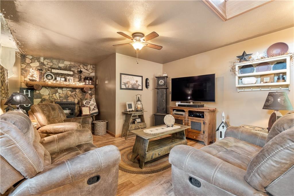 135 A Mowry Road Monaca, PA 15061 - Photo 9 of 49 Main floor living room open to the kitchen.