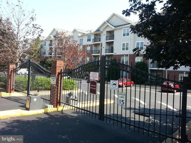 1581 Spring Gate Dr., Unit 5212 McLean, VA 22102 - Photo 2 of 7 Community