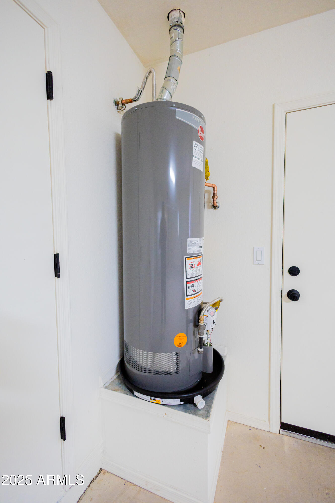 5837 South Wild Rose Road Hereford, AZ 85615 - Photo 46 of 46 a view of a hallway