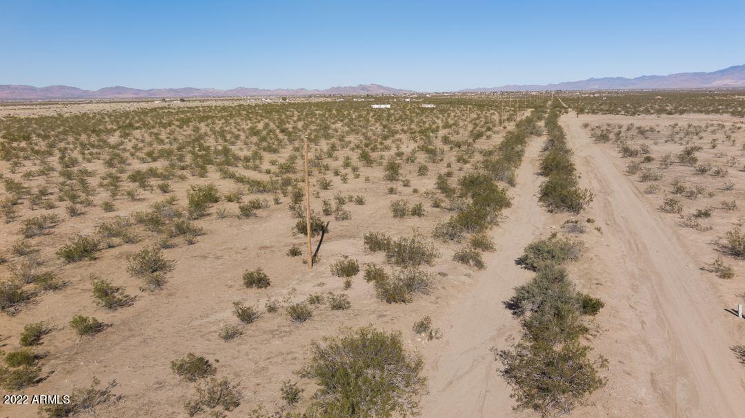 2145 South Verde Road Golden Valley, AZ 86413 - Photo 1 of 23 04