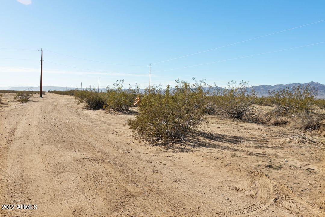 2145 South Verde Road Golden Valley, AZ 86413 - Photo 14 of 23 16