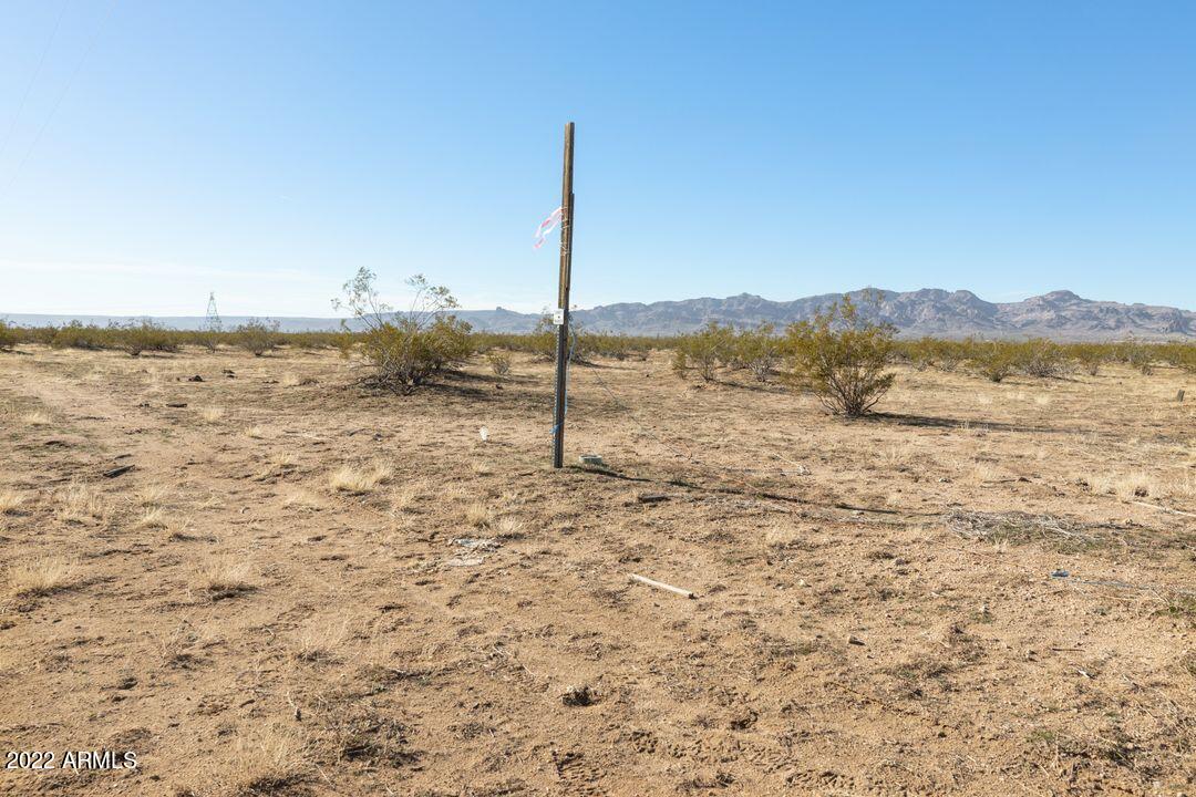 2145 South Verde Road Golden Valley, AZ 86413 - Photo 16 of 23 17