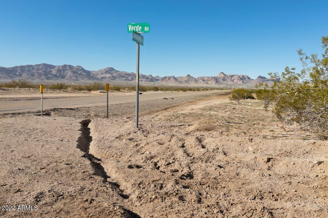 2145 South Verde Road Golden Valley, AZ 86413 - Photo 20 of 23 11
