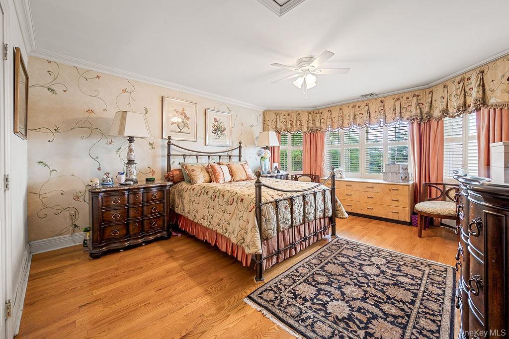 4 Point Crescent Queens, NY 11357 - Photo 23 of 39