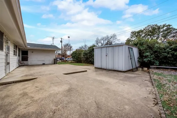 $2,295 | 3711 East Devonshire Court, Irving, TX 75062