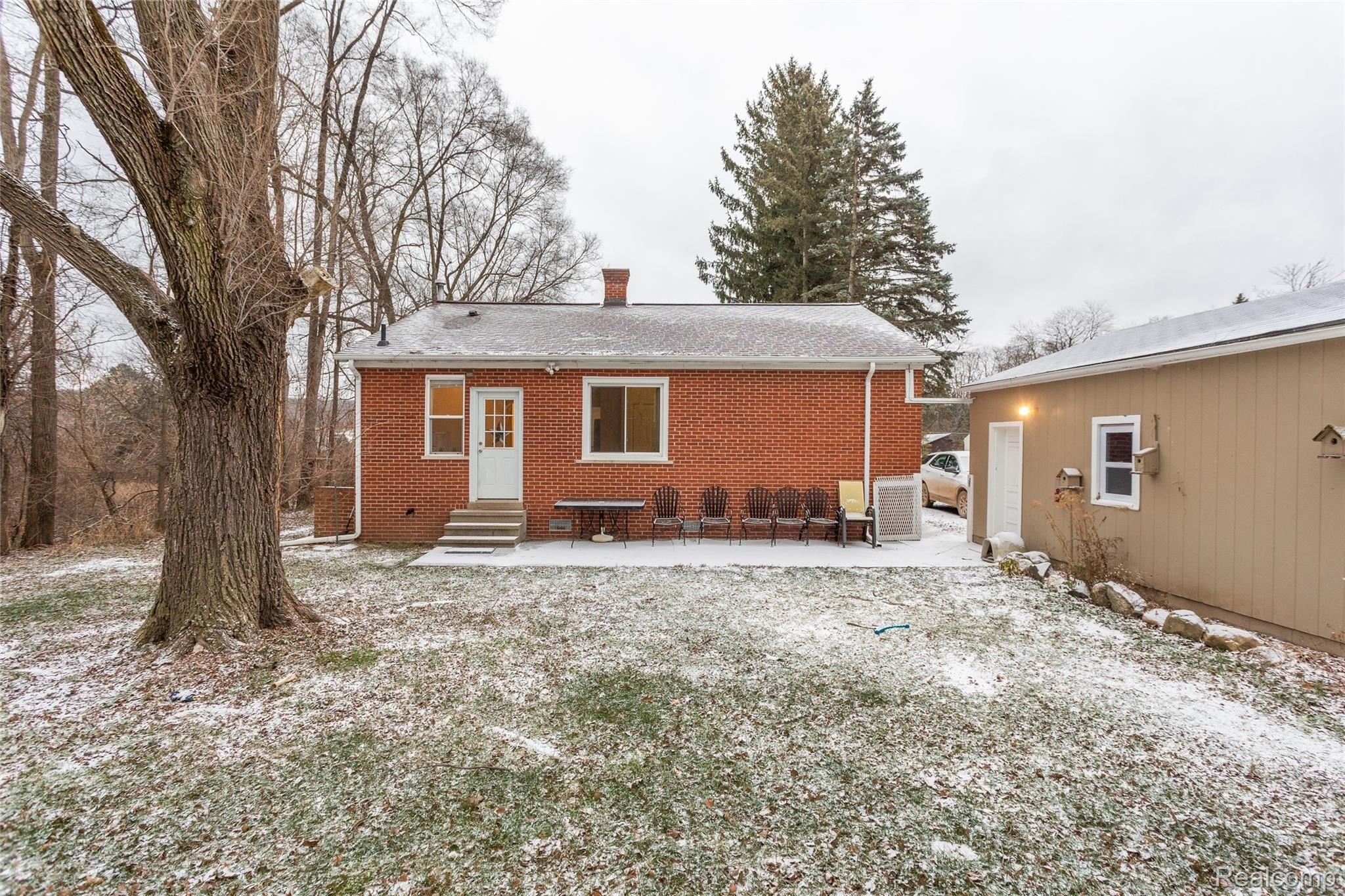 9265 Hartland Road Fenton, MI 48430 - Photo 21 of 35 Exteriors-2.jpg