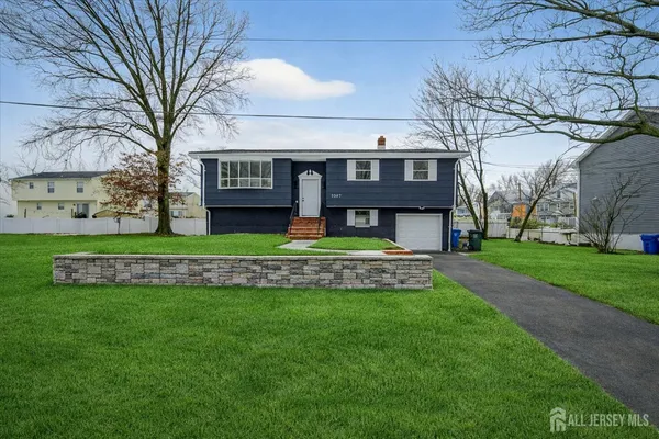 a view of house with a yard