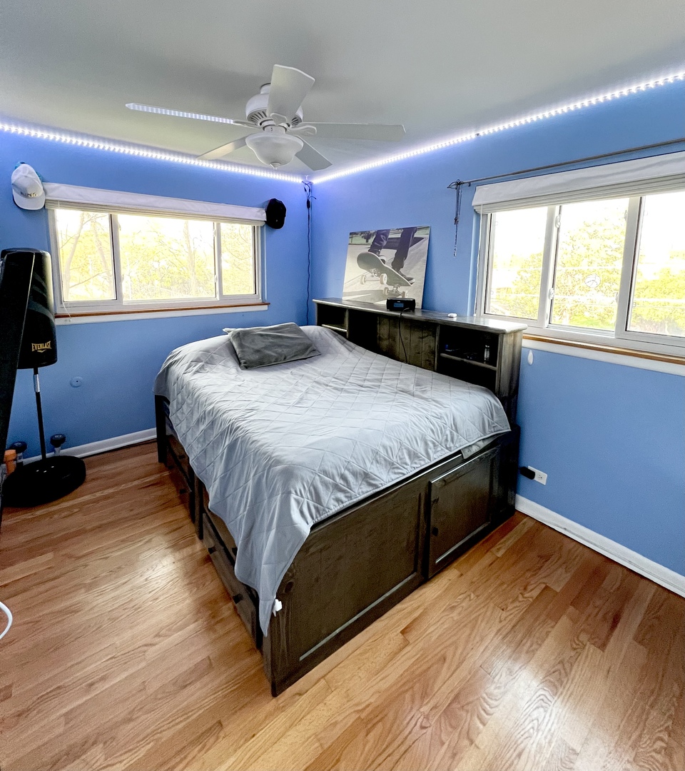 602 West Central Road Arlington Heights, IL 60005 - Photo 15 of 22 a bed sitting in a bedroom next to a window