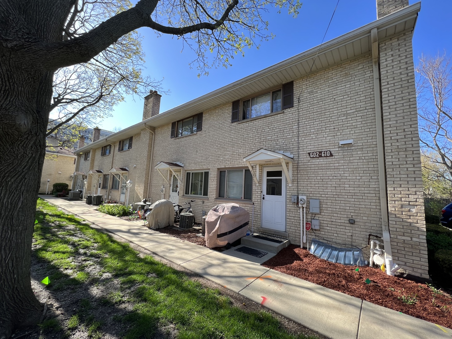 602 West Central Road Arlington Heights, IL 60005 - Photo 20 of 22 a backyard of a house with seating space
