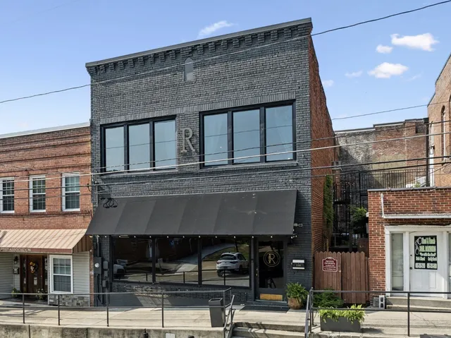 $878,900 | 110 3rd Avenue West, Carthage, TN 37030