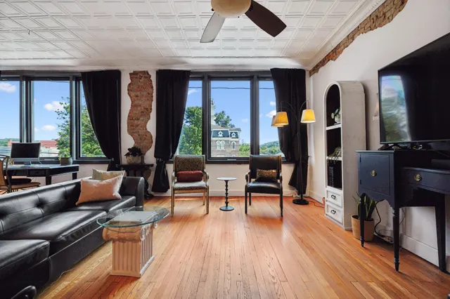 $878,900 | 110 3rd Avenue West, Carthage, TN 37030