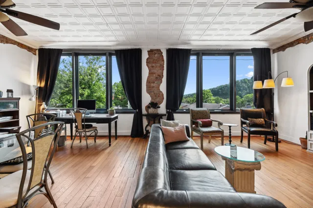 $878,900 | 110 3rd Avenue West, Carthage, TN 37030