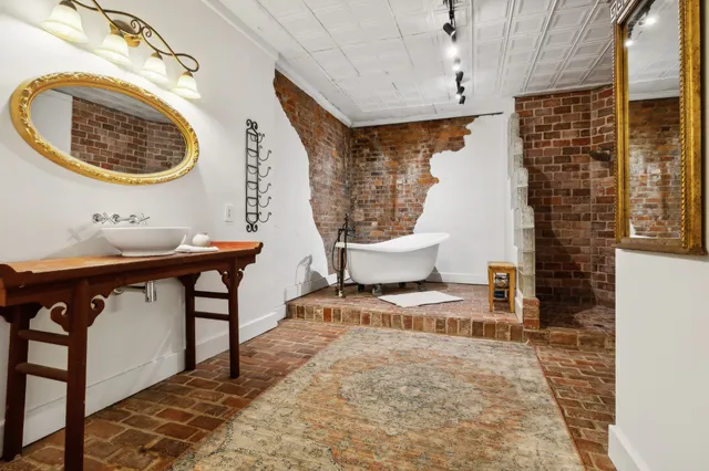 $878,900 | 110 3rd Avenue West, Carthage, TN 37030