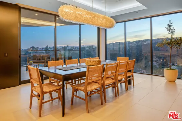 a view of livingroom with furniture