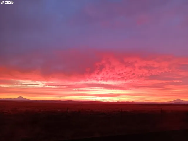 $799,900 | 62500 Lone Rock Road, Moro, OR 97039