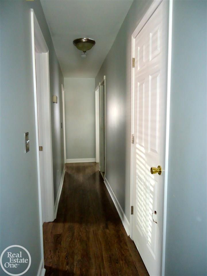 32230 Ruehle Avenue Warren, MI 48093 - Photo 8 of 34 Hallway to bedrooms