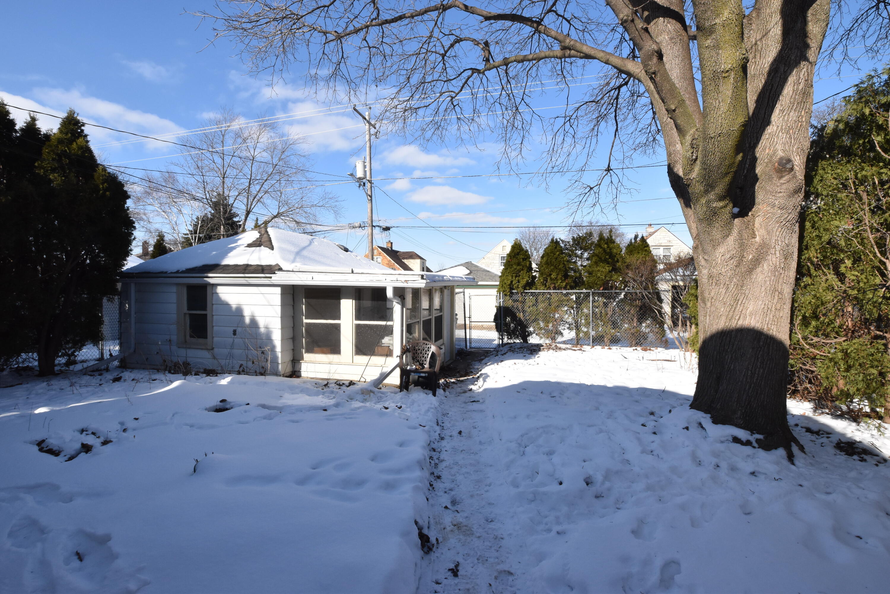 5132 West Townsend Street Milwaukee, WI 53216 - Photo 24 of 26 Garage