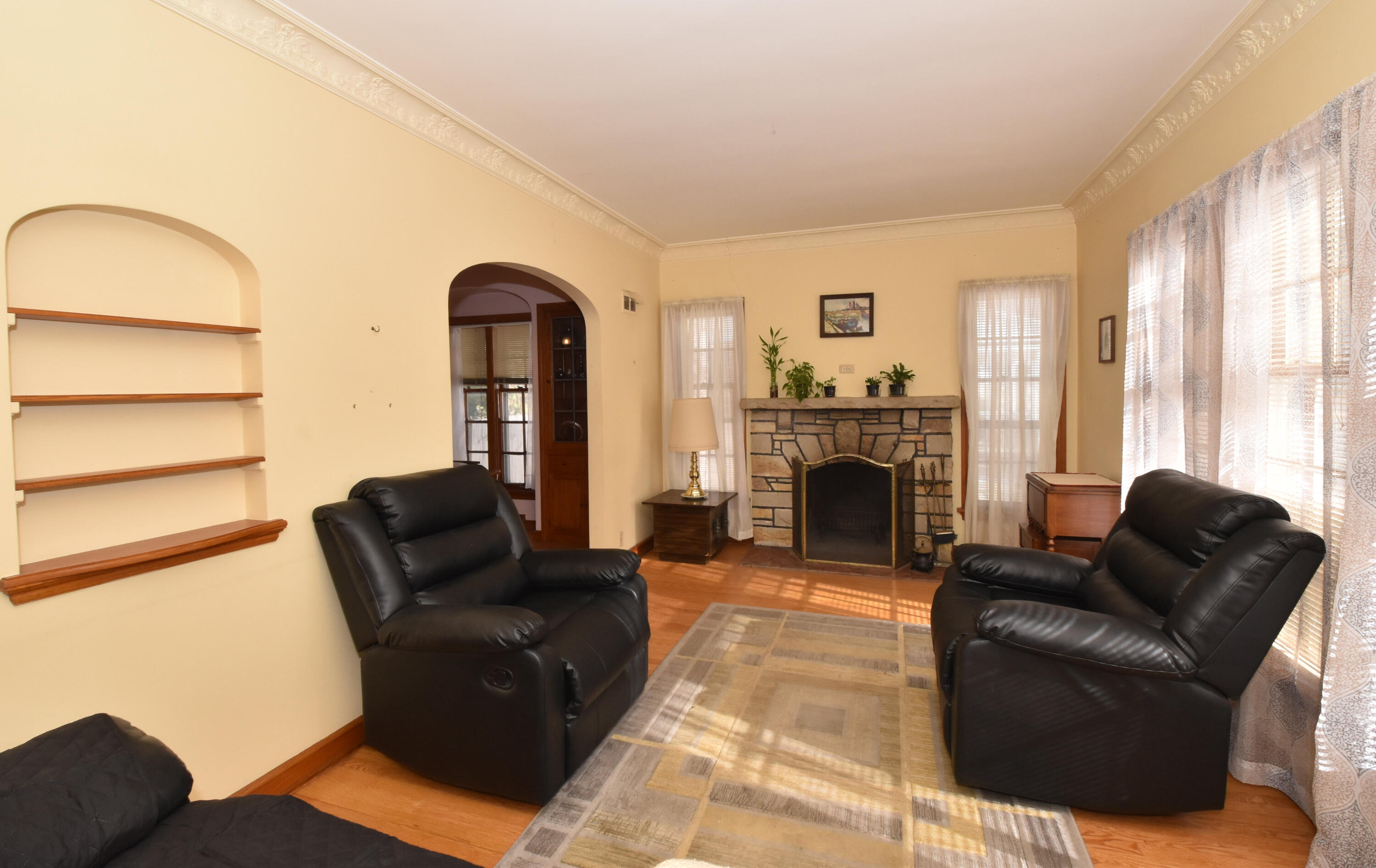 5132 West Townsend Street Milwaukee, WI 53216 - Photo 3 of 26 Living Room