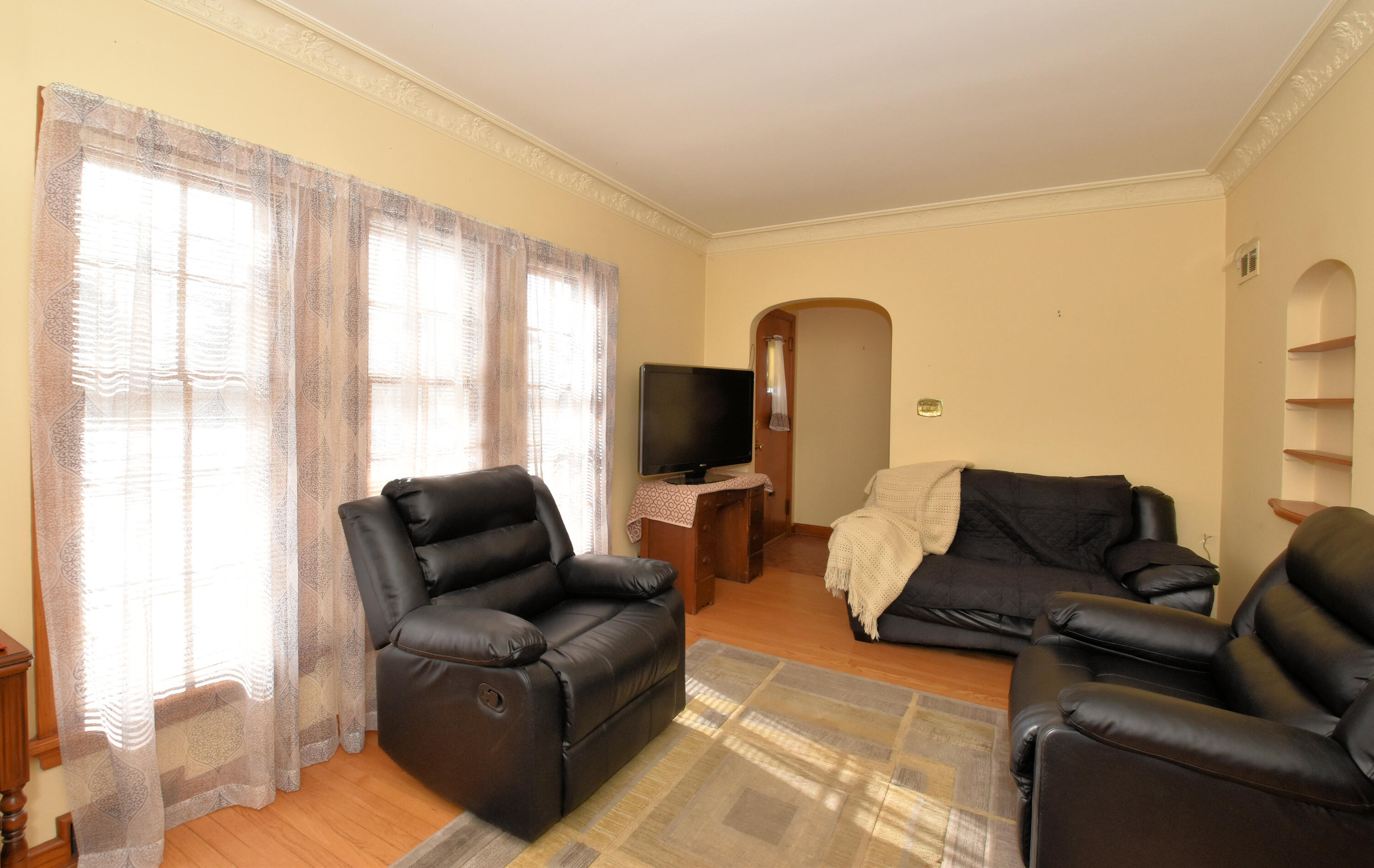 5132 West Townsend Street Milwaukee, WI 53216 - Photo 7 of 26 Living Room