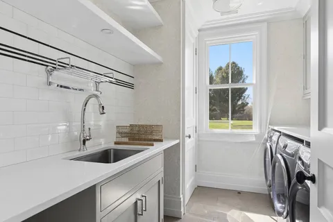 $15,250,000 | 53 Matthews Lane, Bridgehampton, NY 11932