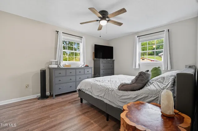 $299,985 | 390 Wallace Pike, Bristol, VA 24202