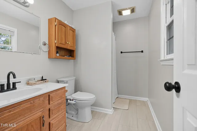 $299,985 | 390 Wallace Pike, Bristol, VA 24202