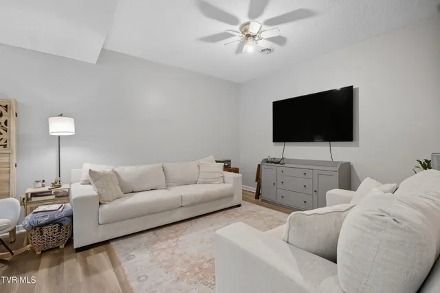 $299,985 | 390 Wallace Pike, Bristol, VA 24202