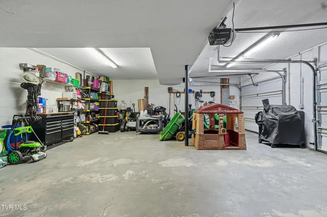 $299,985 | 390 Wallace Pike, Bristol, VA 24202