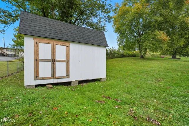 $299,985 | 390 Wallace Pike, Bristol, VA 24202