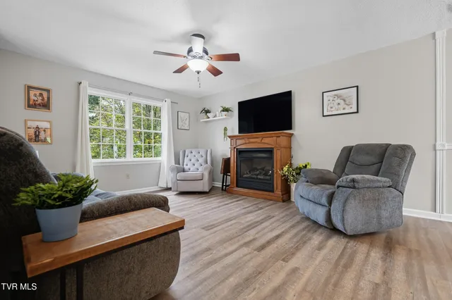 $299,985 | 390 Wallace Pike, Bristol, VA 24202