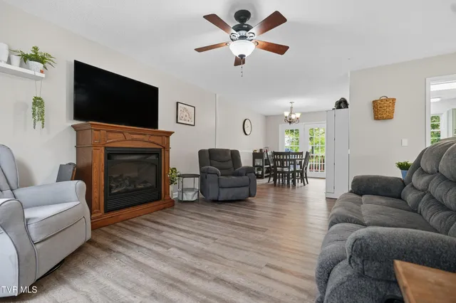 $299,985 | 390 Wallace Pike, Bristol, VA 24202