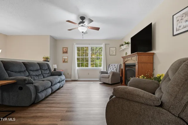 $299,985 | 390 Wallace Pike, Bristol, VA 24202