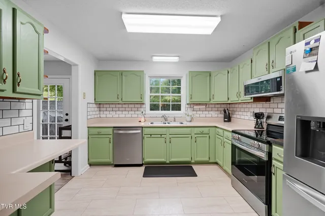 $299,985 | 390 Wallace Pike, Bristol, VA 24202