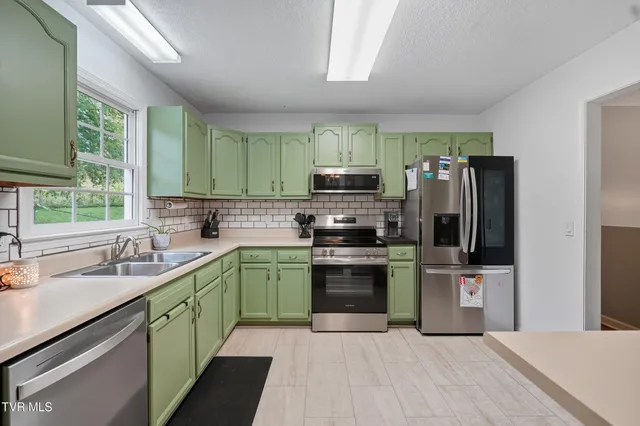 $299,985 | 390 Wallace Pike, Bristol, VA 24202