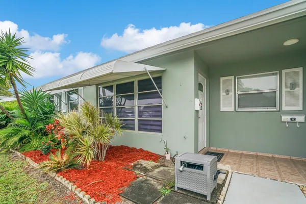 $175,000 | 902 South Drive, Unit C, Delray Beach, FL 33445