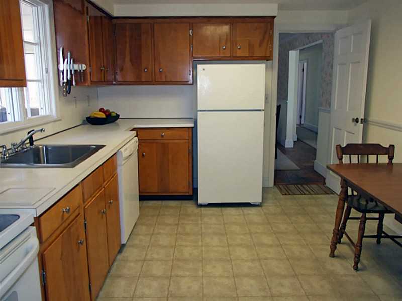 54 Chapin Road Barrington, RI 02806 - Photo 8 of 12 Kitchen. Kitchen with eat - in area