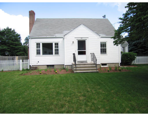 89 Hartwell Road Bedford, MA 01730 - Photo 1 of 14 Gallery Image 1