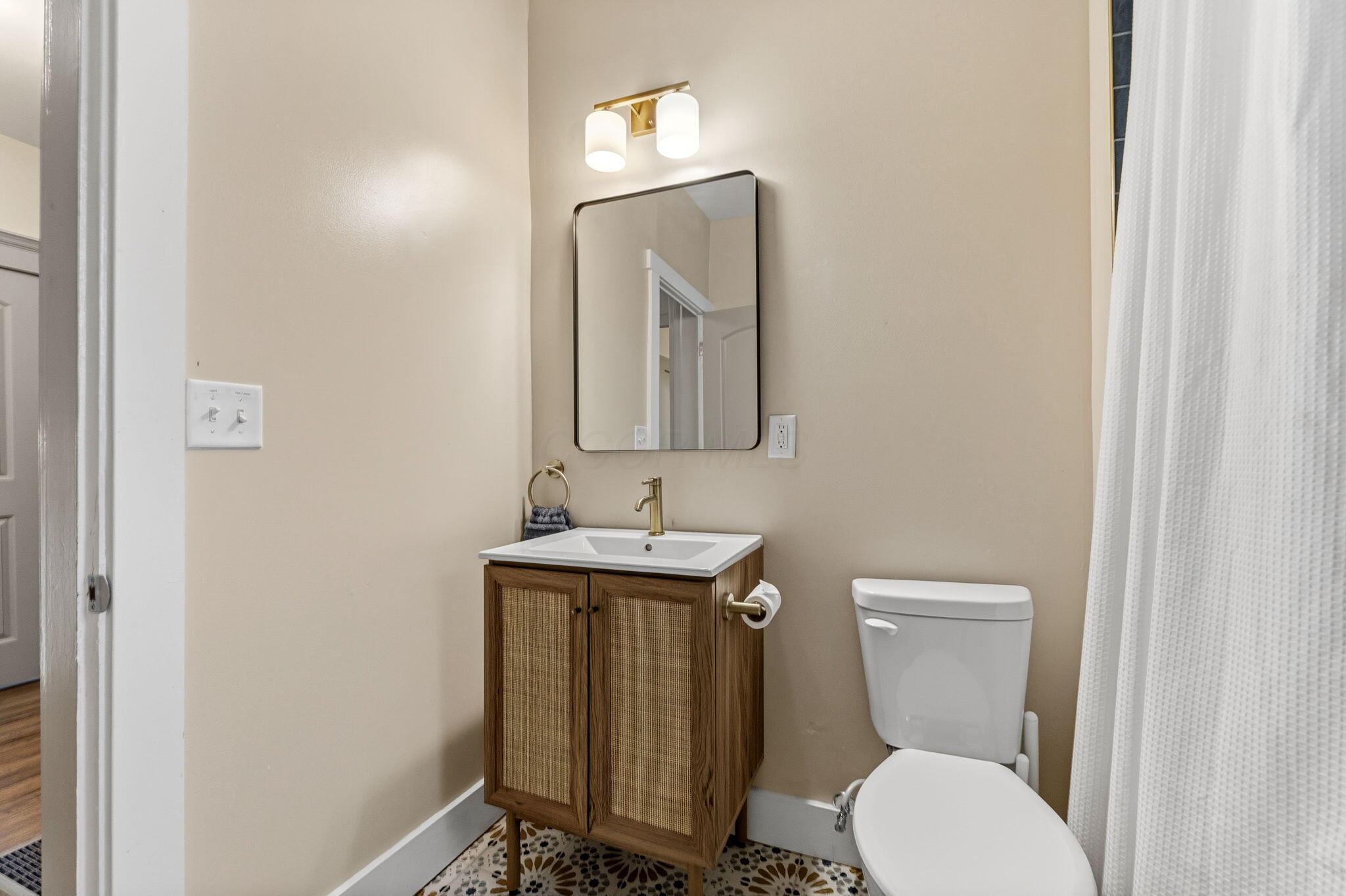 1698 Bryden Road Columbus, OH 43205 - Photo 30 of 43 Full Bath
