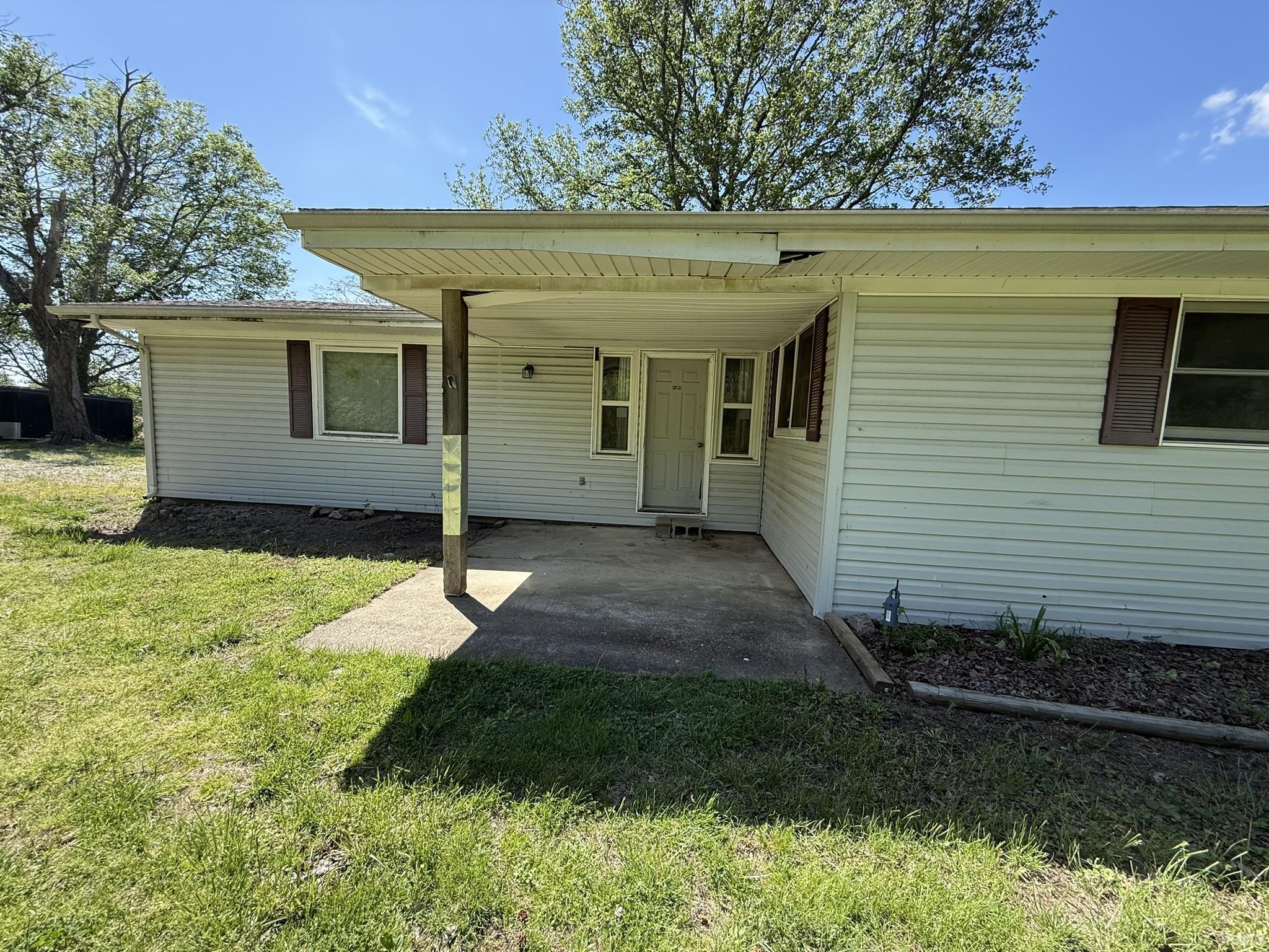 422 Old Plank Road Boonville, IN 47601 - Photo 2 of 18