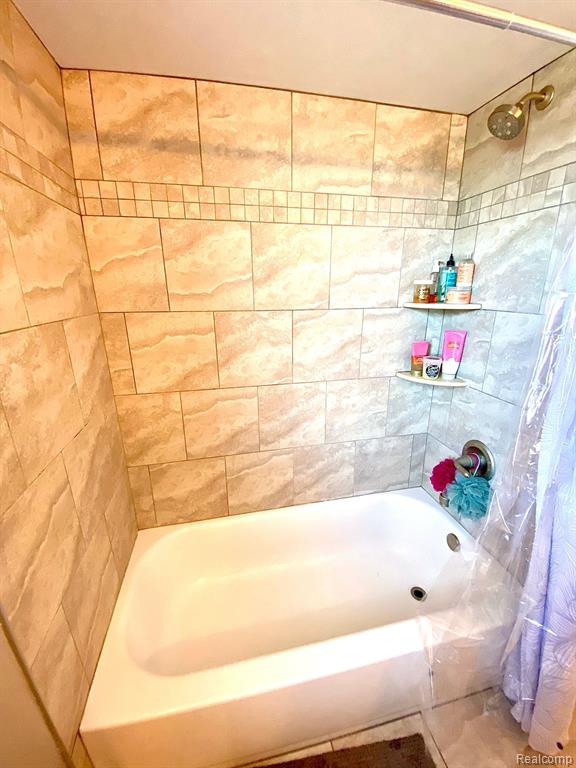 5309 Brookemonte Circle Rochester, MI 48306 - Photo 15 of 18