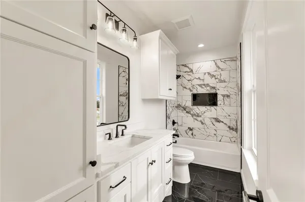 $799,999 | 5683 Mill Water Court, Bryan, TX 77808
