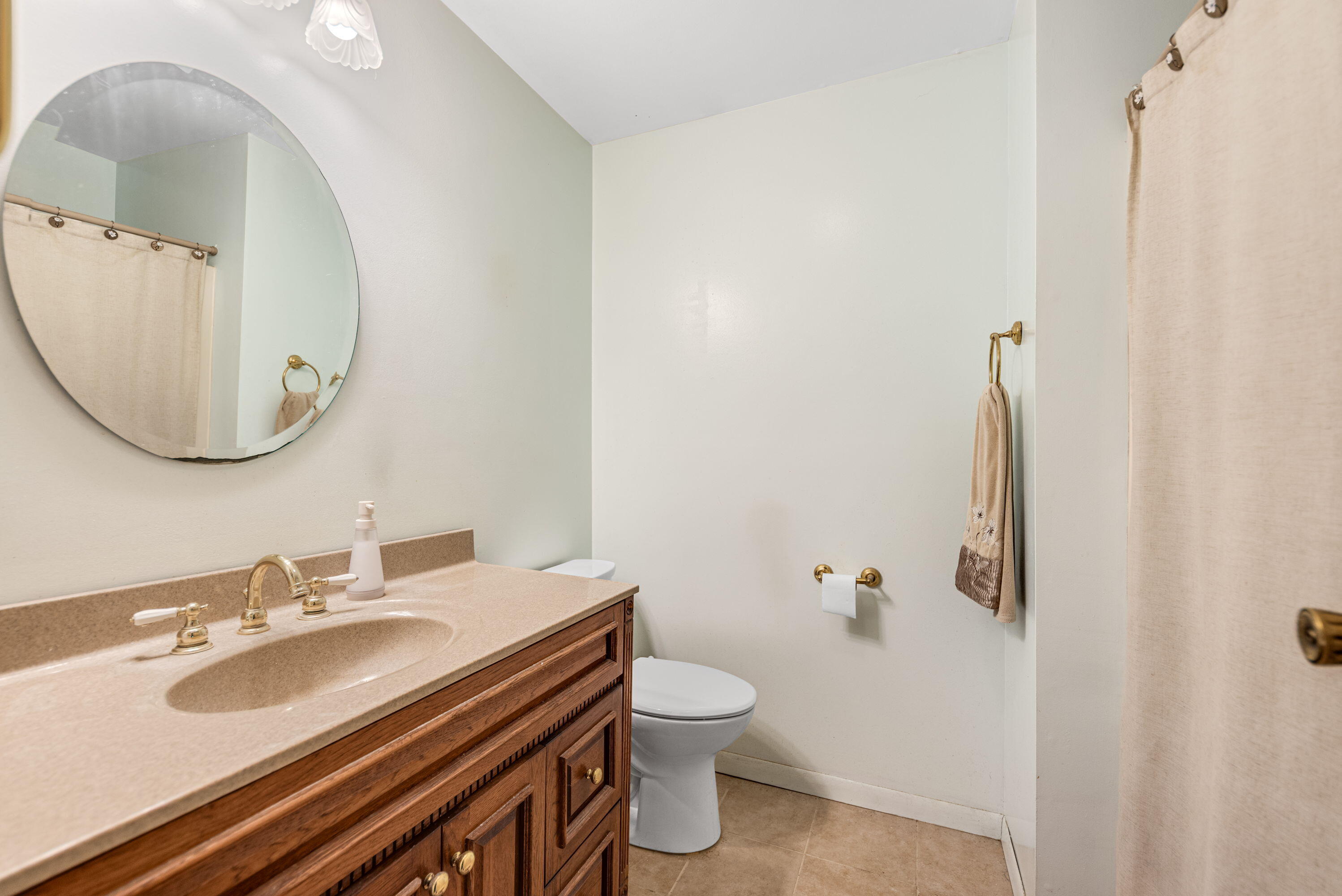 2337 Four Seasons Parkway Crown Point, IN 46307 - Photo 10 of 18 a bathroom with a sink toilet and mirror