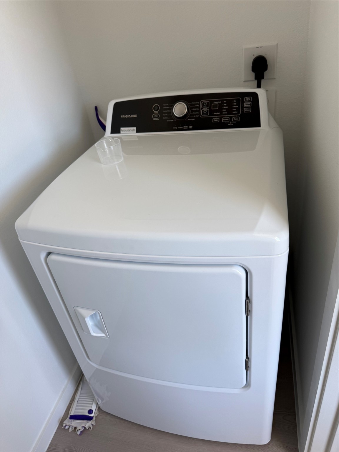 16722 Largetooth Aspen Lane New Caney, TX 77357 - Photo 34 of 37 a close up view of washer and dryer
