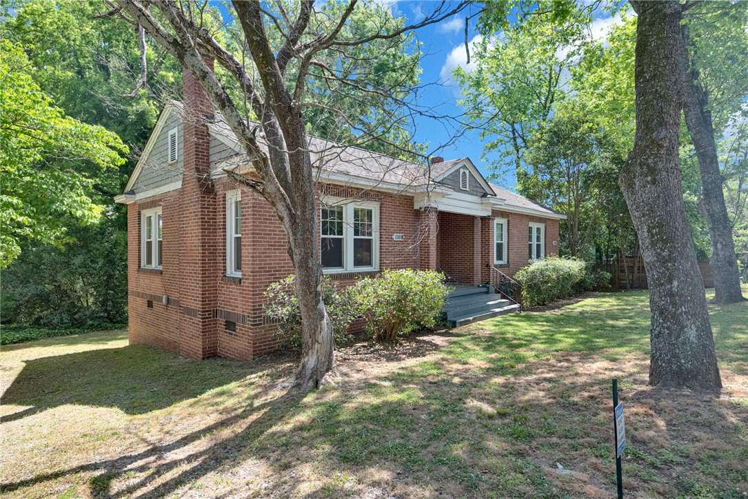 Welcome Home to 110 A+B Cochran Block!