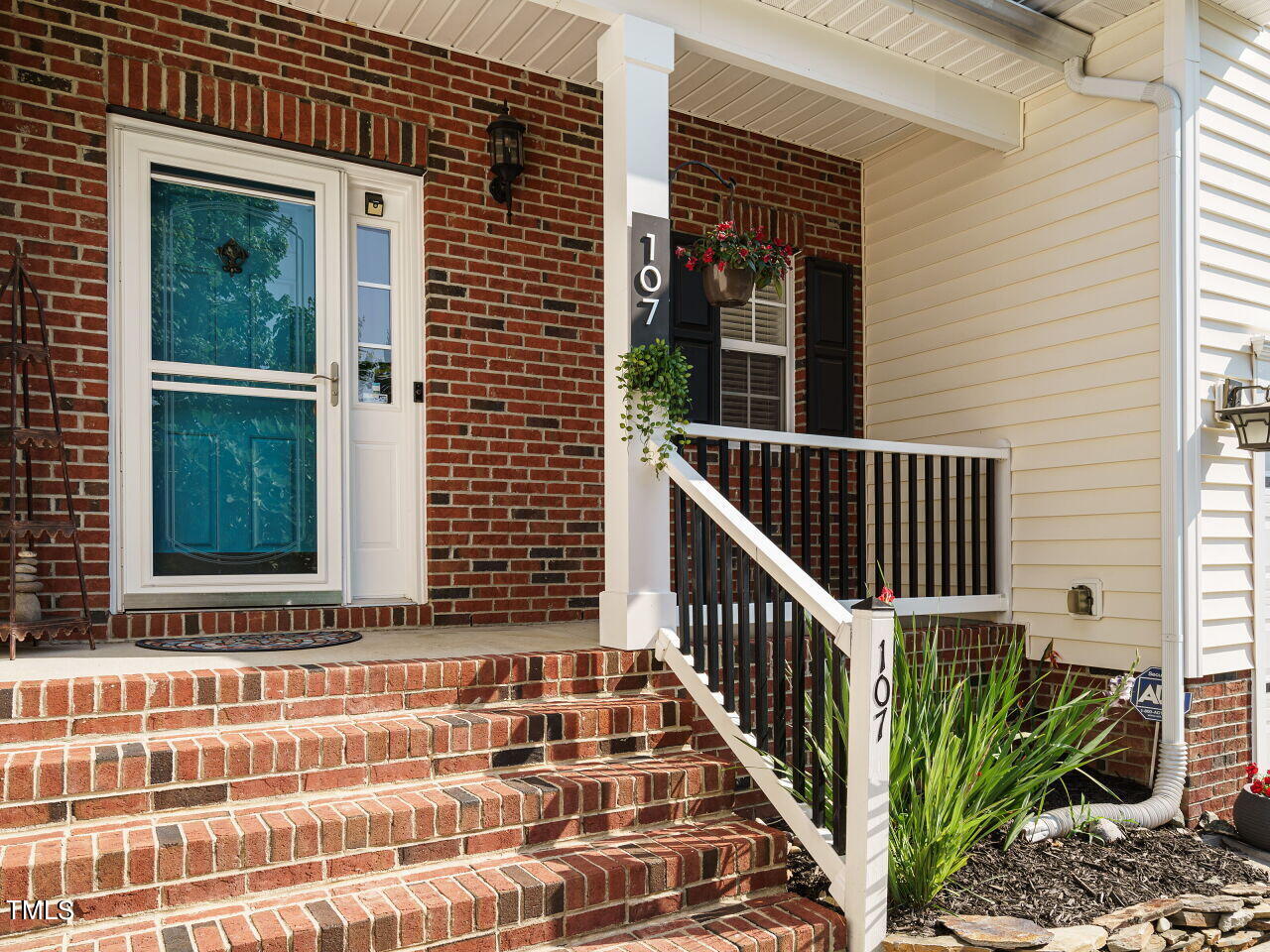 107 Whitney Lane Durham, NC 27713 - Photo 4 of 42 a view of a house with a small window