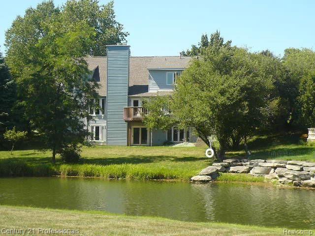 375 Olivewood Court Rochester, MI 48306 - Photo 5 of 49 Back of House