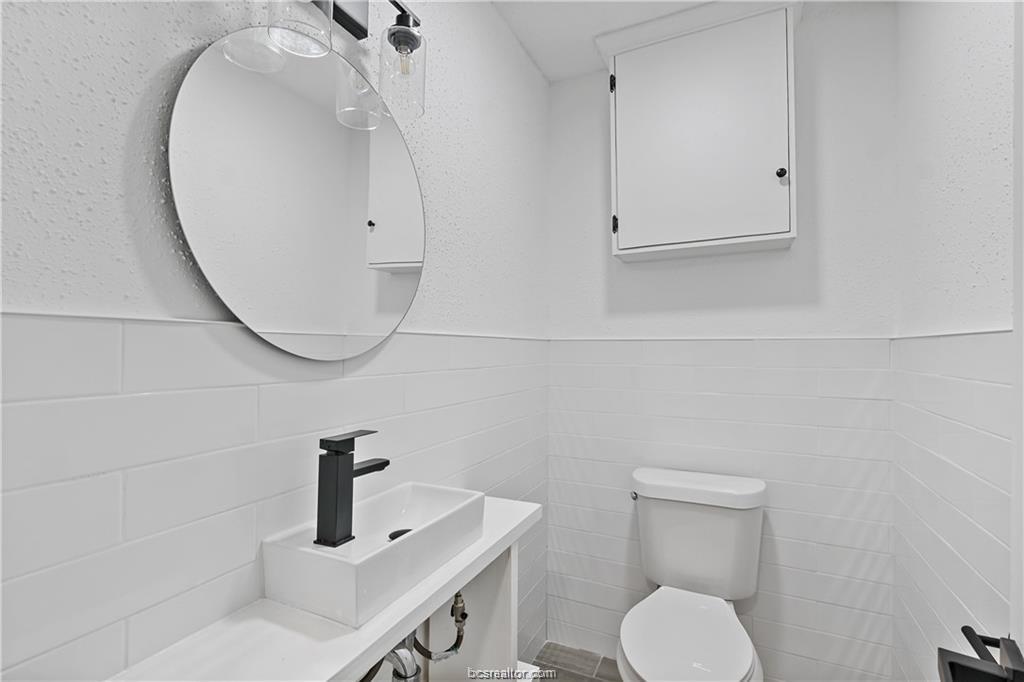 1503 Alpine Circle, Unit B College Station, TX 77840 - Photo 12 of 15 a bathroom with a toilet sink and mirror