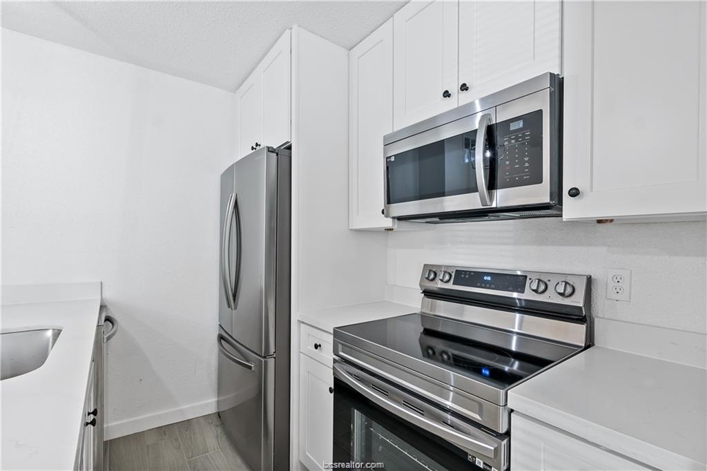 1503 Alpine Circle, Unit B College Station, TX 77840 - Photo 10 of 15 a kitchen with appliances and cabinets